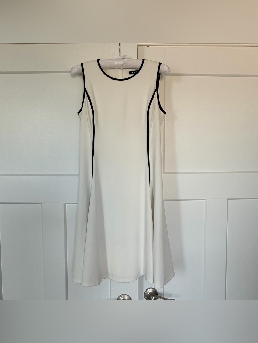 DKNY Eggshell White A Line Sleeveless Dress with black trim Size 4 EUC